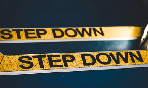 A digital representation of chains breaking or connecting, symbolizing the tension between open platforms and proprietary lock-in.