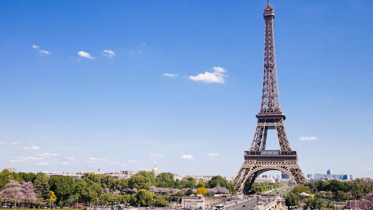 French tricolor flag with a digital circuit pattern representing France's government digital sovereignty mandate to replace Windows with Linux across 2.5 million civil servant workstations in April 2026